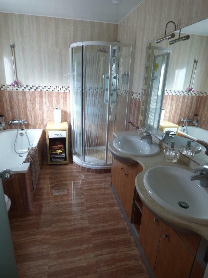 Chalet Moderno Con Piscina En กาลาเฟลล์ ภายนอก รูปภาพ