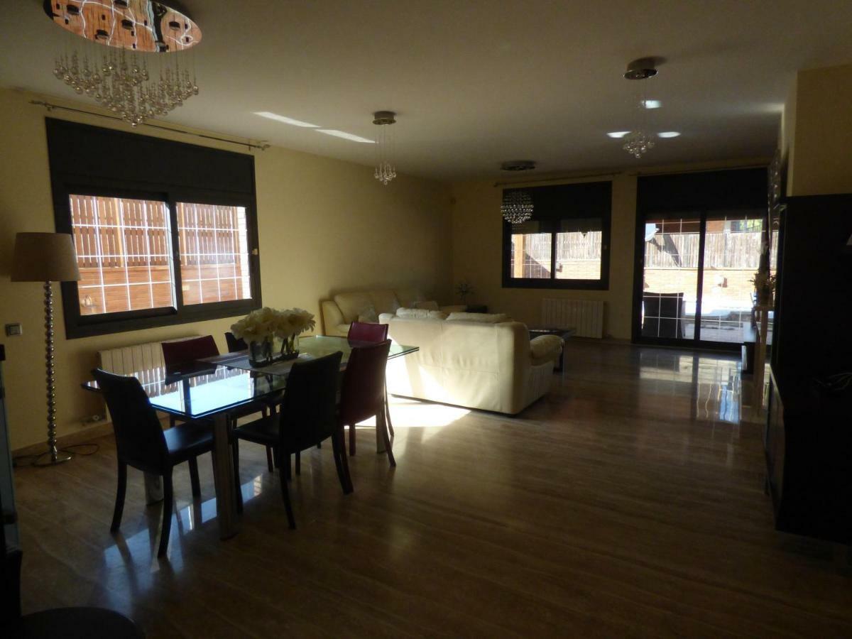 Chalet Moderno Con Piscina En กาลาเฟลล์ ภายนอก รูปภาพ