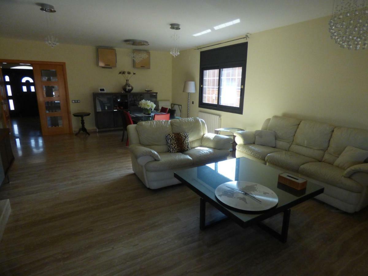 Chalet Moderno Con Piscina En กาลาเฟลล์ ภายนอก รูปภาพ
